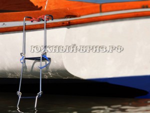 Трап для лодки с жёстким бортом